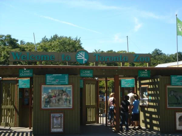 Entrée du zoo de Toronto Entrée du zoo de Toronto — Zoo de Toronto (Canada)