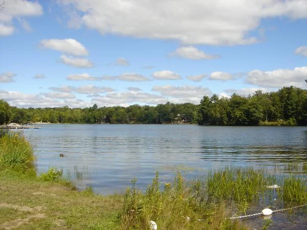 Six Mile Lake Six Mile Lake — Parc provincial Six Mile Lake (Canada)