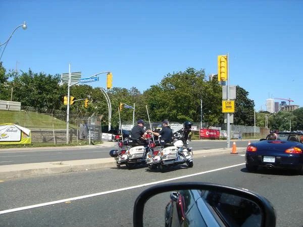 Police canadienne en moto Police canadienne en moto — Toronto (Canada)