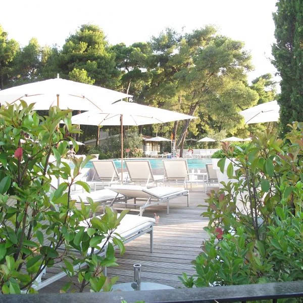 L'espace piscine L'espace piscine — Histiée-Edipsos (Grèce)
