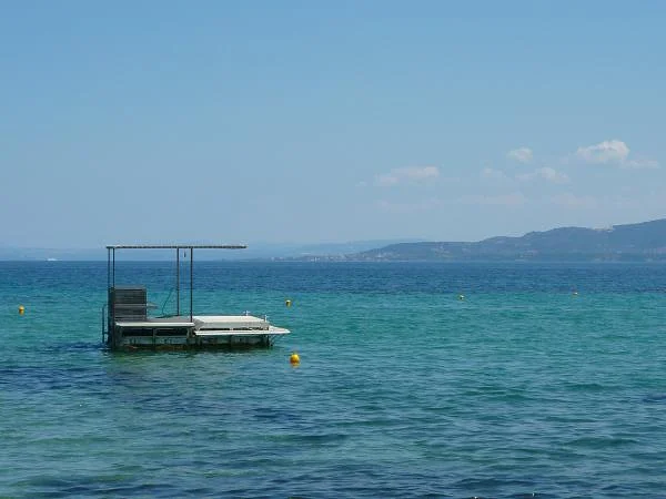 Ponton pour plongeon Ponton pour plongeon — Histiée-Edipsos (Grèce)