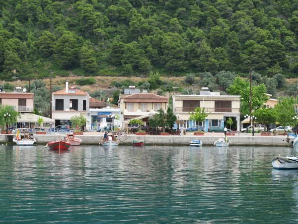 Port de pêcheurs Port de pêcheurs — Histiée-Edipsos (Grèce)