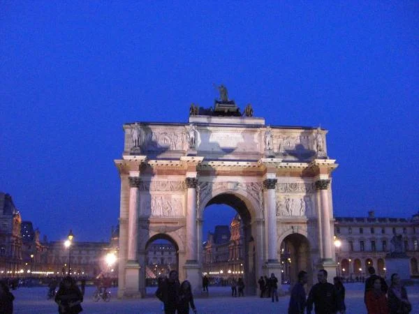 L'arc de triomphe du Carrousel — Musée du Louvre (France)