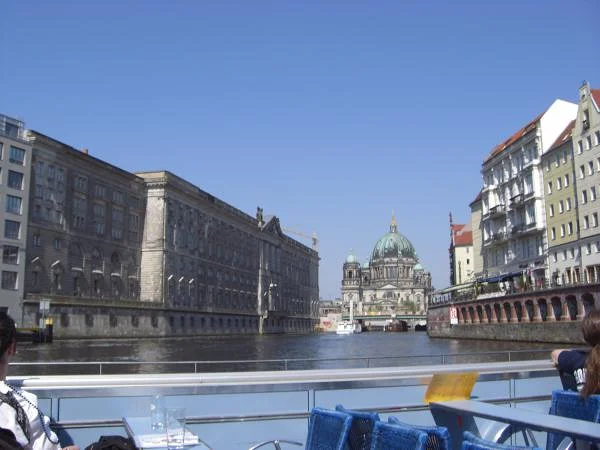 Promenade en bateau sur la Spree — Île aux Musées (Allemagne)