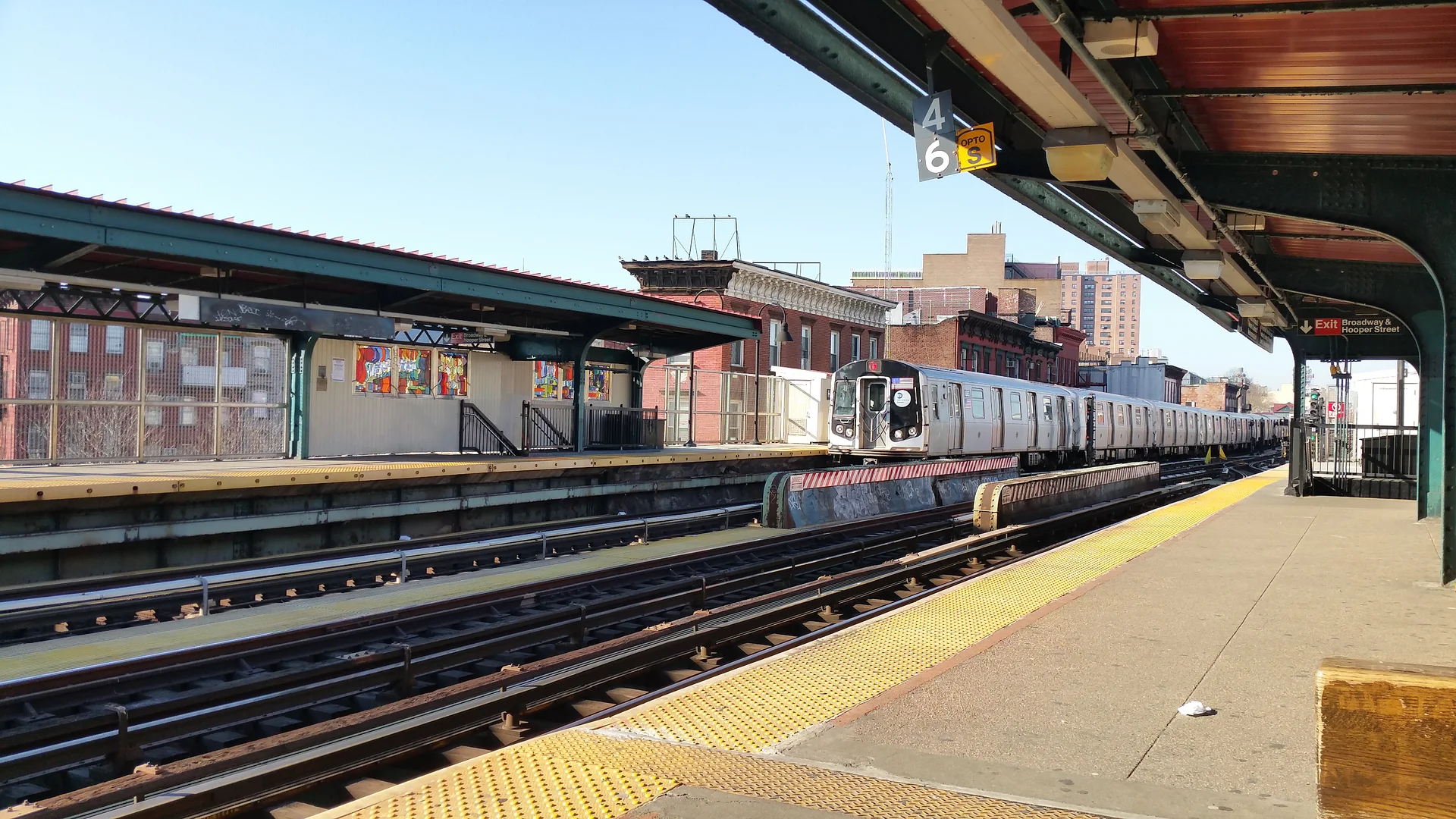 En attendant le métro En attendant le métro — New-York (Etats-Unis)