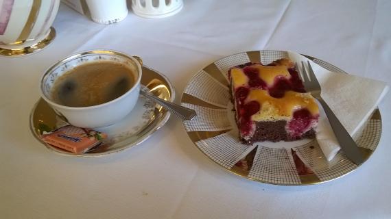 Petit déjeuner dans un café