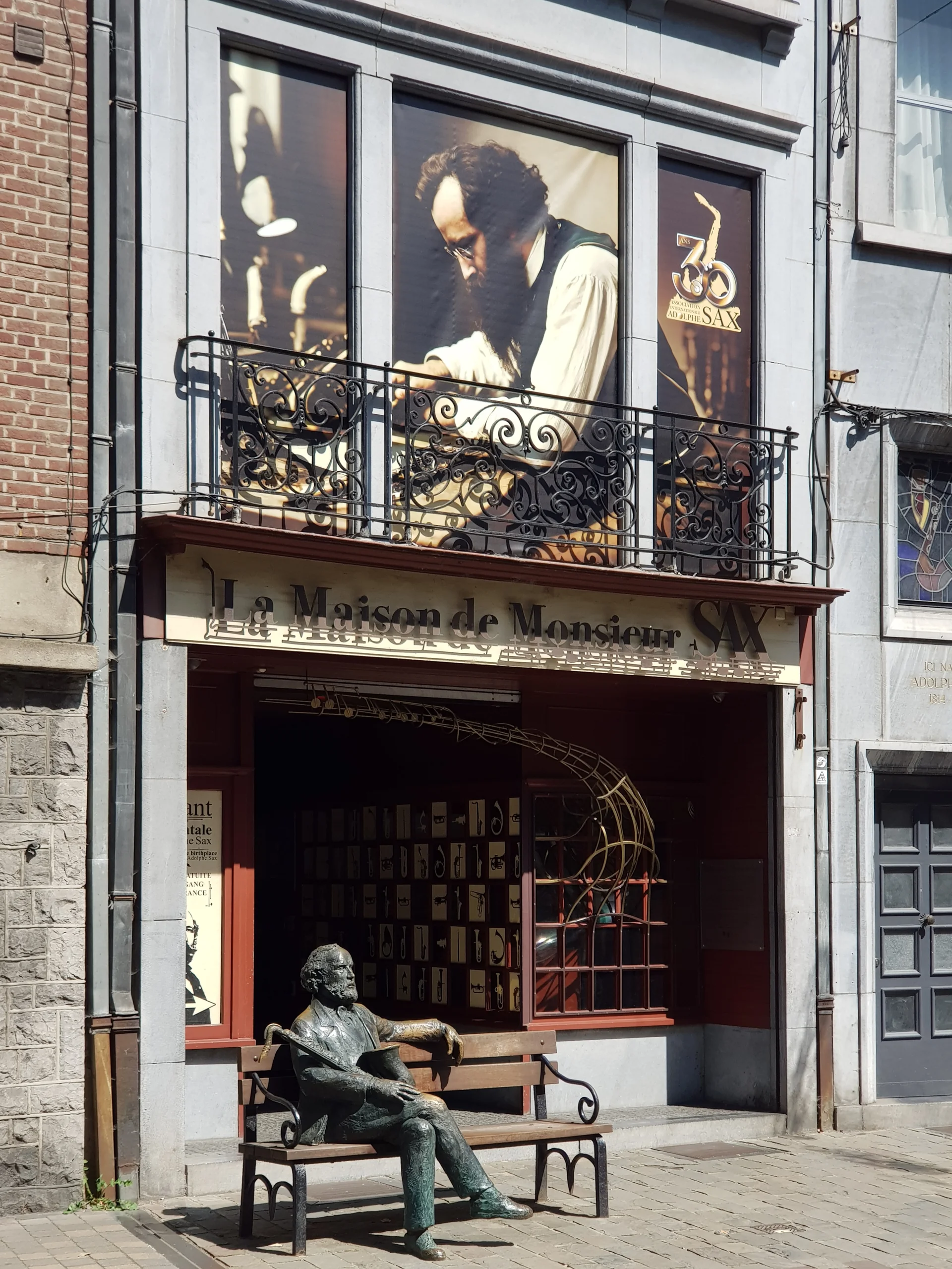 La Maison de Monsieur Sax La Maison de Monsieur Sax — Dinant (Belgique)