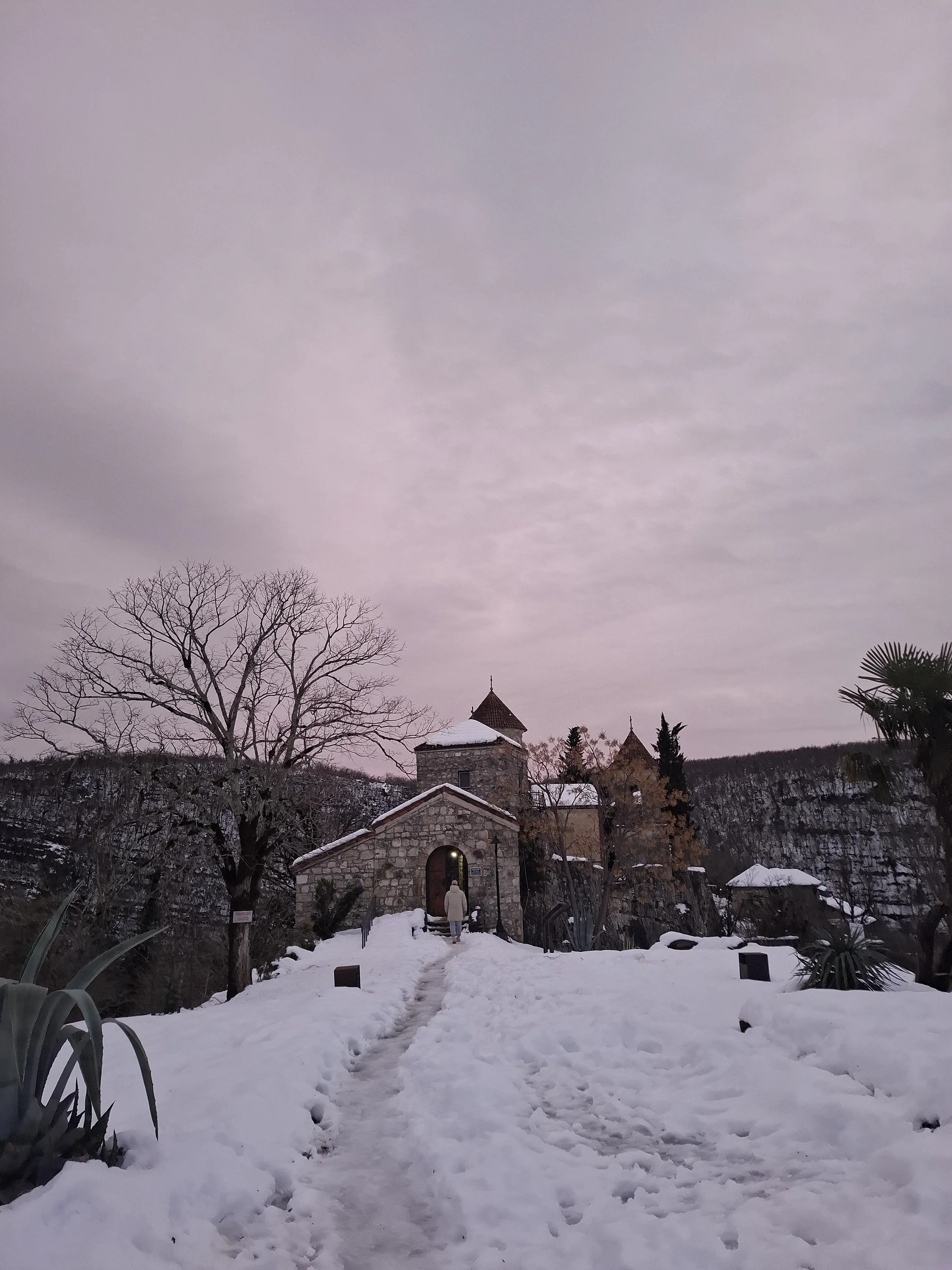 Le monastère de Motsaméta sous la neige — Koutaïssi (Géorgie)