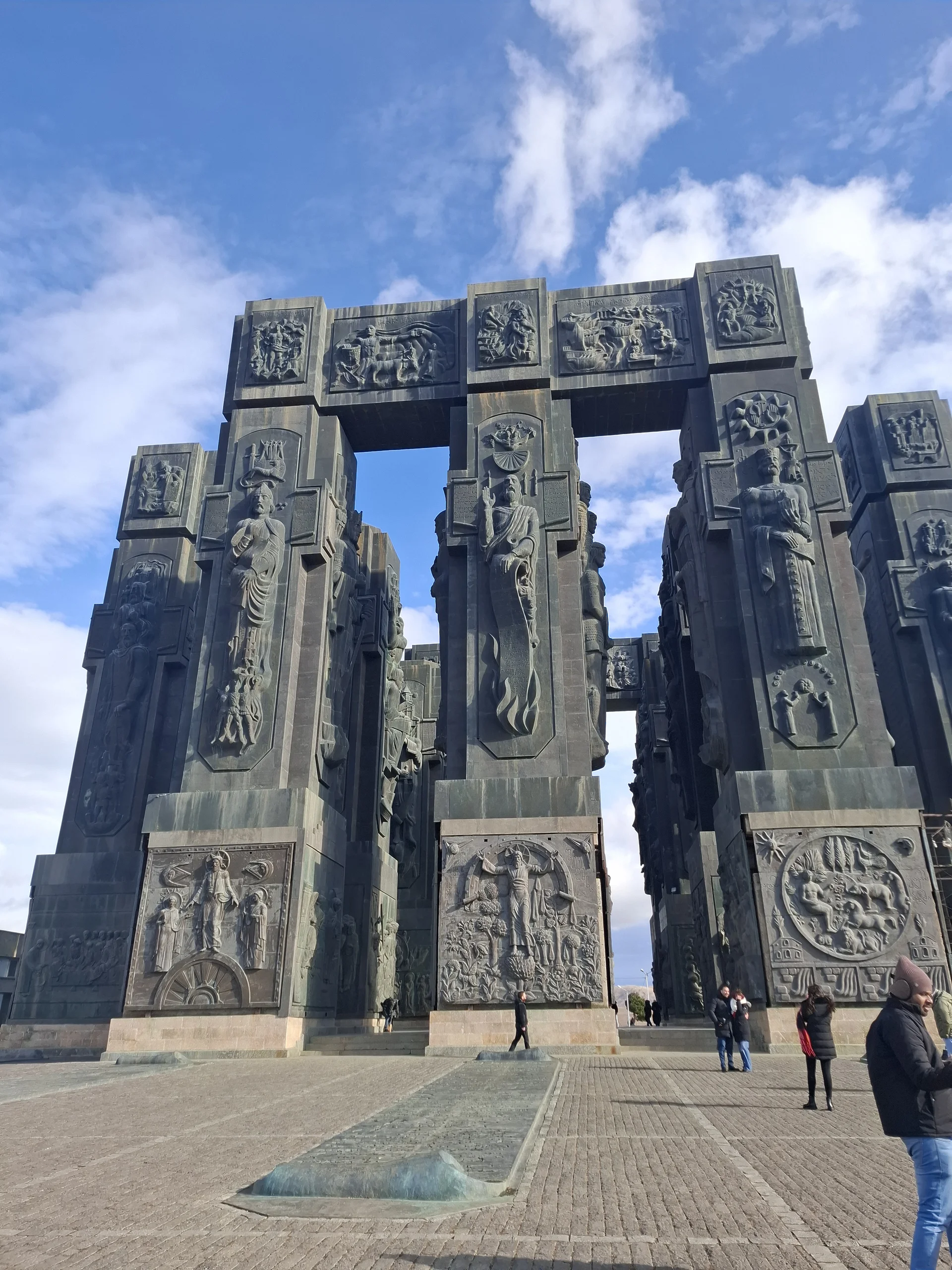 Le grandiose monument Chronique de la Géorgie  — Tbilissi (Géorgie)