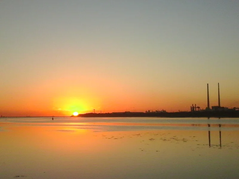 Coucher de soleil sur la promenade de Clontarf — Dublin (Irlande du Sud)