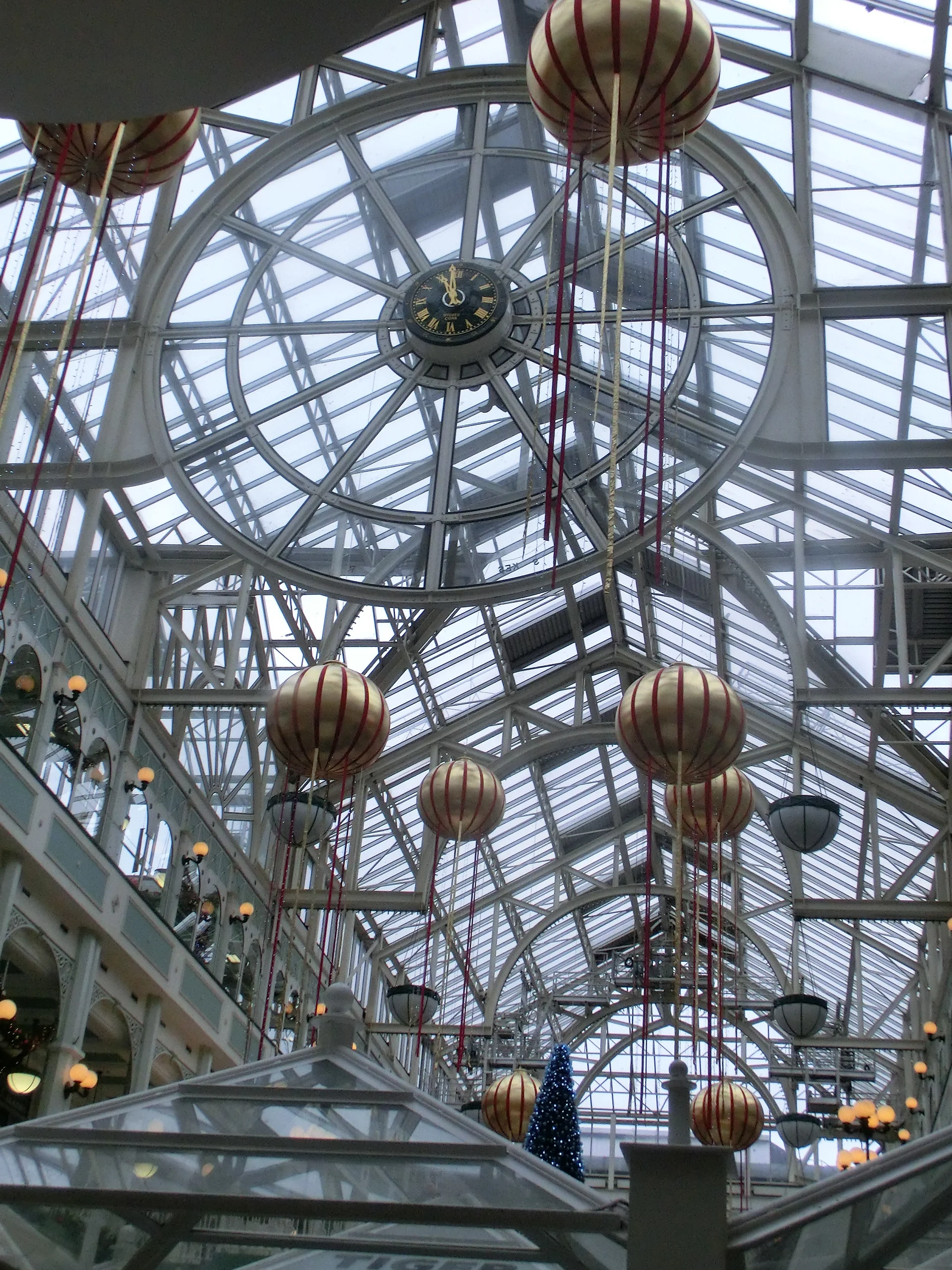 Le plafond du centre commercial de St Stephen's Green — Centre commercial O'Callaghan Stephen's Green (Irlande du Sud)