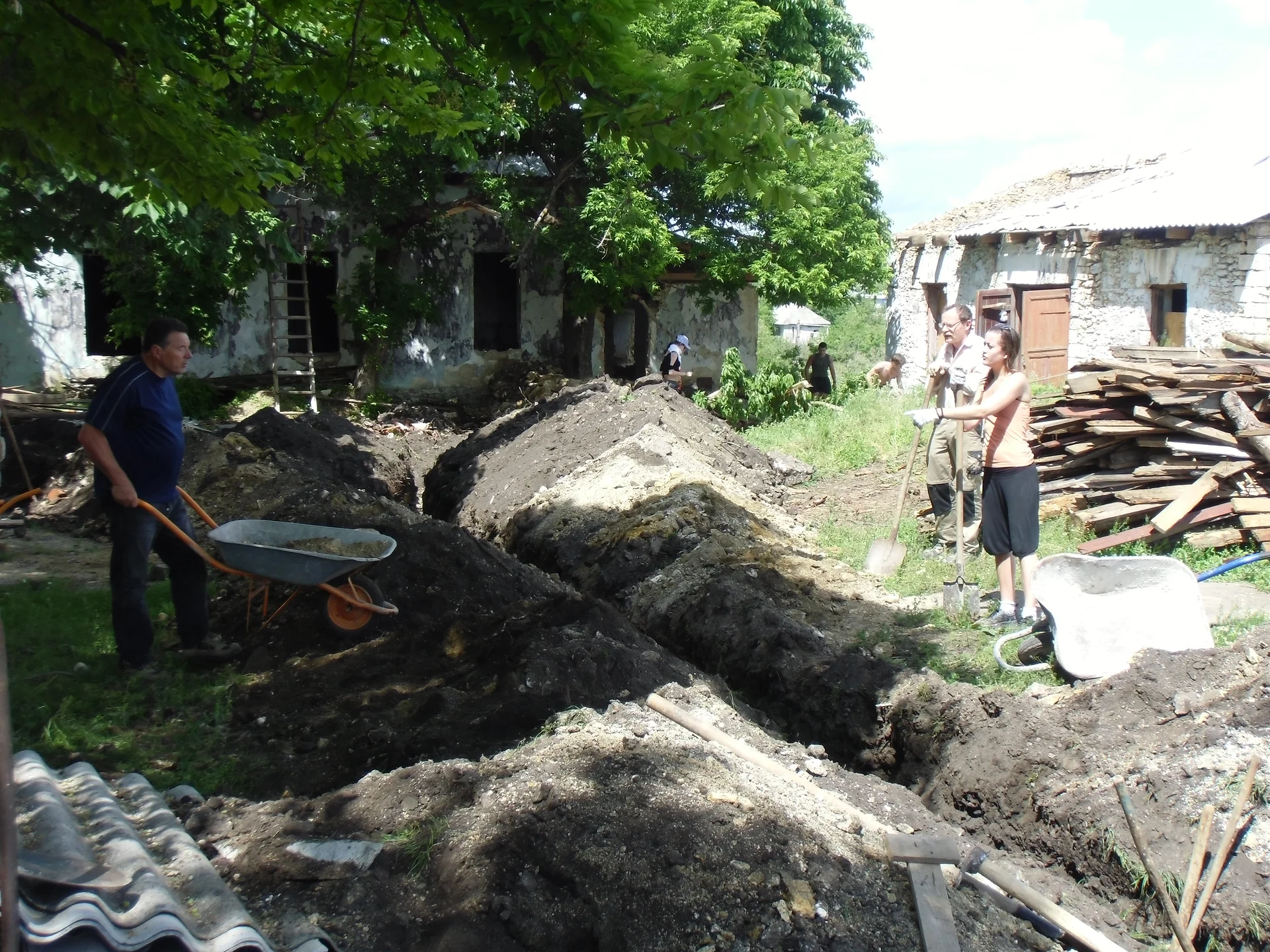 Le chantier, déjà bien commencé ! Le chantier, déjà bien commencé ! (Moldavie)