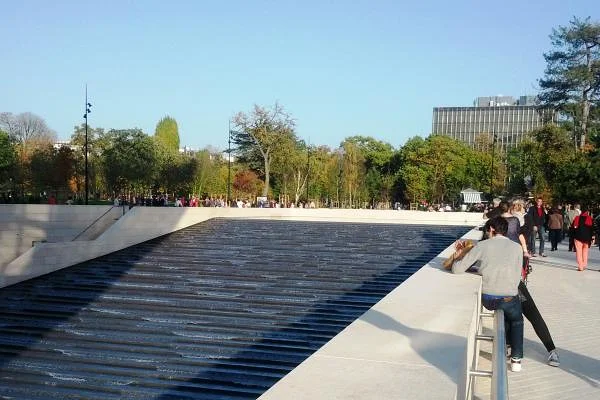 Les cascades de la fondation Louis Vuitton
