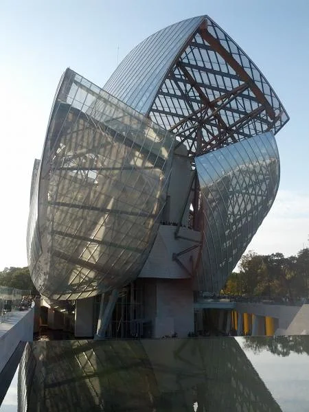 Une architecture de F Gehry Une architecture de F Gehry — Musée de la Fondation Louis-Vuitton (France)