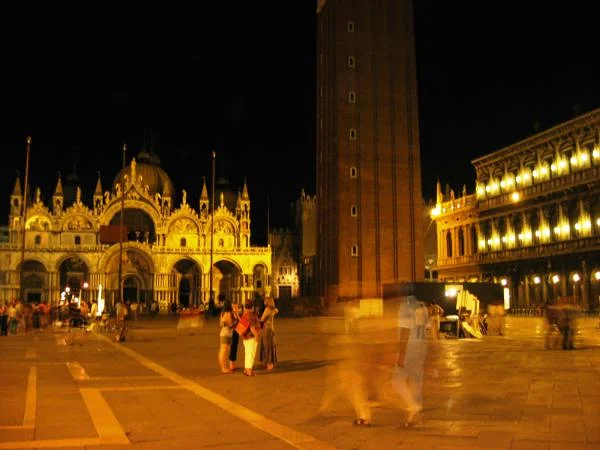 Piazza San Marco de nuit — Place Saint-Marc (Italie)