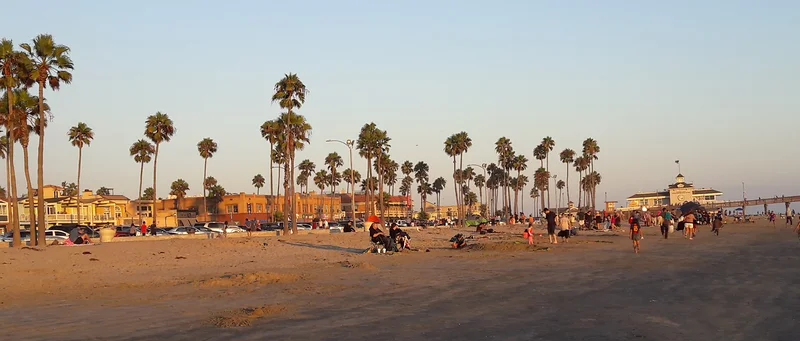 Soleil couchant à Newport — Crystal Cove (parc/plage) (Etats-Unis)