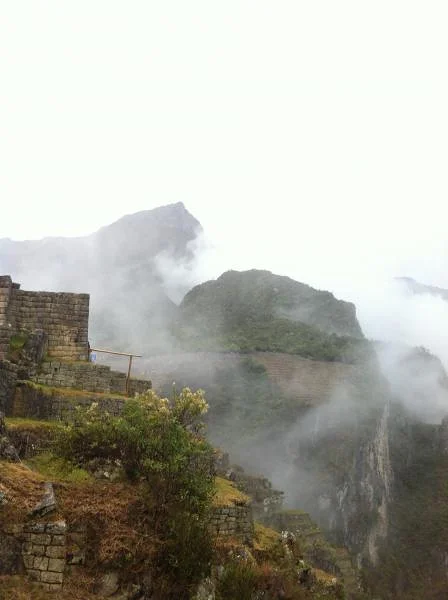 Vue du pont inca — Machu Picchu (Pérou)