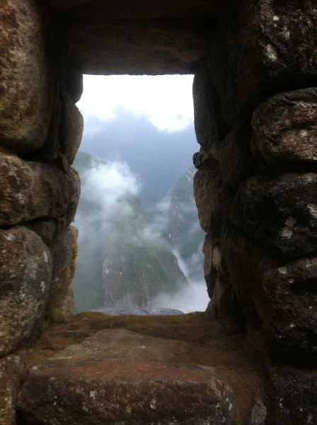 Vision d'un fenestron Vision d'un fenestron — Machu Picchu (Pérou)
