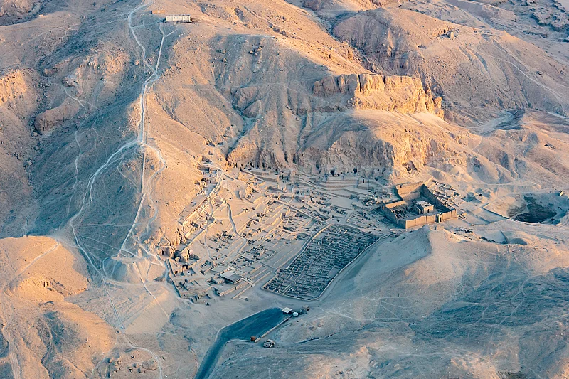 Valley of the Kings Mountains, Luxor