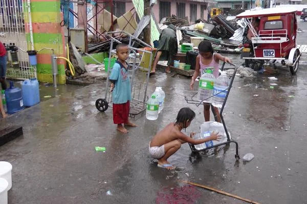 Mission de secours aux Philippines après le typhon Haiyan de 2013