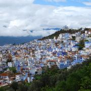 Chefchaouen, bleue dans un écrin de verdure