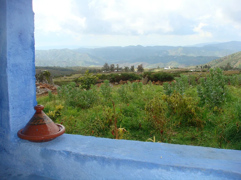 vue du paysage depuis la terrasse d'un gite rural — Chefchaouen (Maroc)