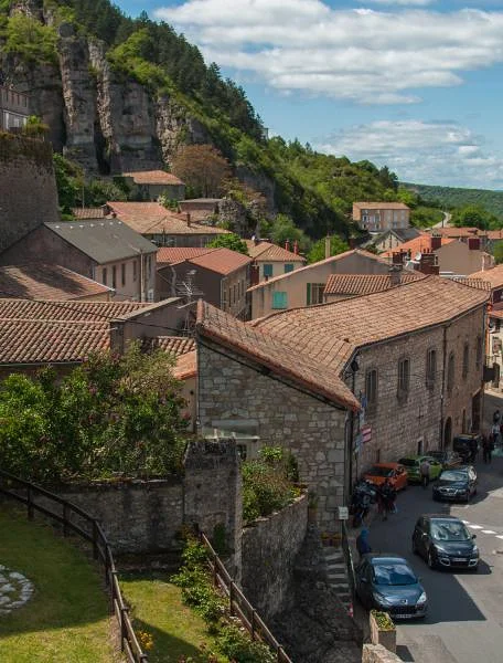 Roquefort vue sur le village (France)