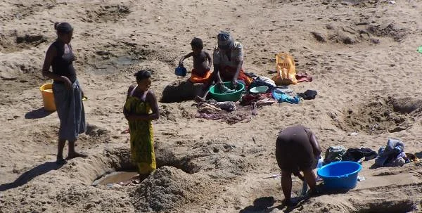 Quand l'eau nécessaire pour vivre est sous terre...  (Madagascar)