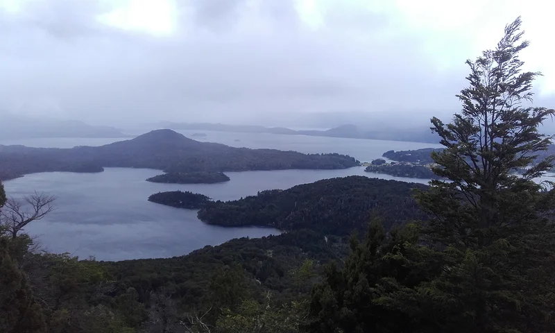 Lacs et îles (Argentine)