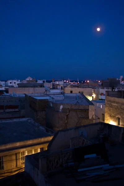 Toits de Sousse sous la lune — Sousse (Tunisie)