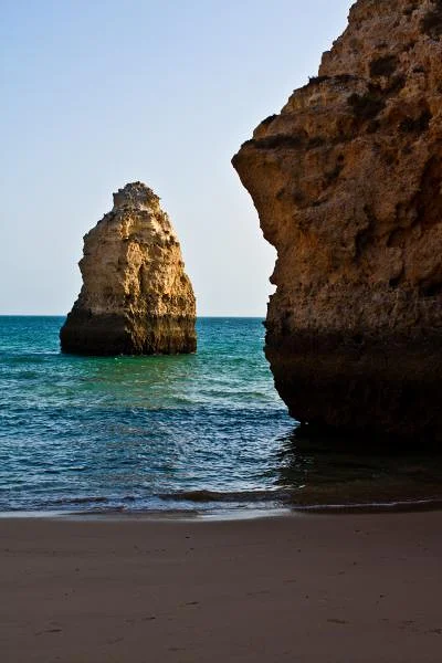 Ilot rocheux — Plage de Marinha (Portugal)