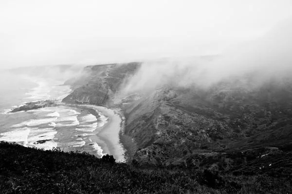 Brumes sur les falaises (Portugal)