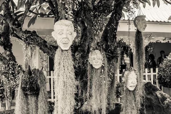 Créature des enfers — Temple Wat Rong Khun (Thaïlande)