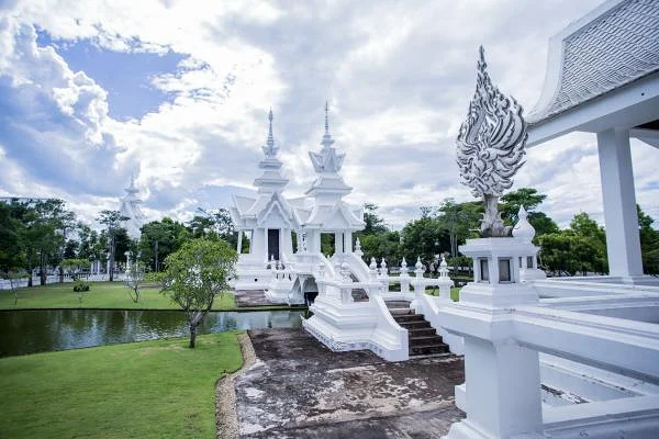 Extérieur — Temple Wat Rong Khun (Thaïlande)