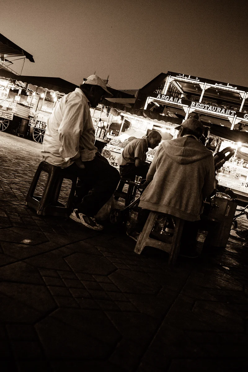 Marrakech 13 — Place Jamaa El Fna (Maroc)