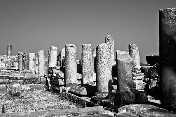 Colonnes en ruines (Tunisie)