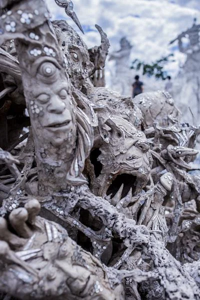Représentation de l'enfer — Temple Wat Rong Khun (Thaïlande)