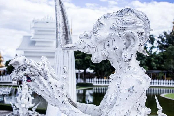 Statue — Temple Wat Rong Khun (Thaïlande)