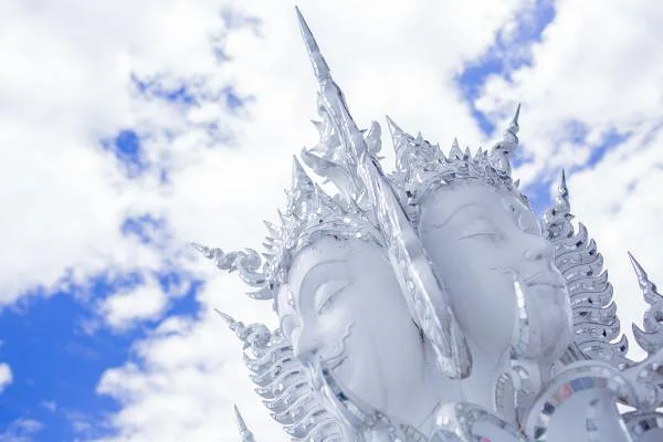 Boudha — Temple Wat Rong Khun (Thaïlande)