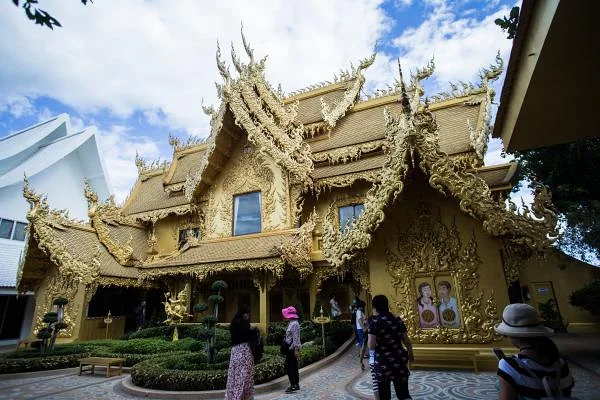 Annexe dorée — Temple Wat Rong Khun (Thaïlande)