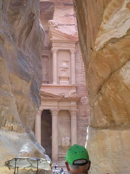 Temple dans la roche — Ruines de Petra (Jordanie)