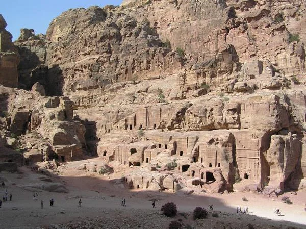 Tombes creusées dans la roche — Ruines de Petra (Jordanie)