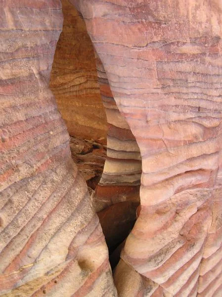 Roches stratifiées — Ruines de Petra (Jordanie)