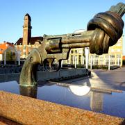 The Knotted Gun
