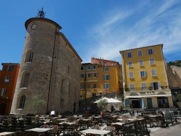 Place Massillon à Hyères