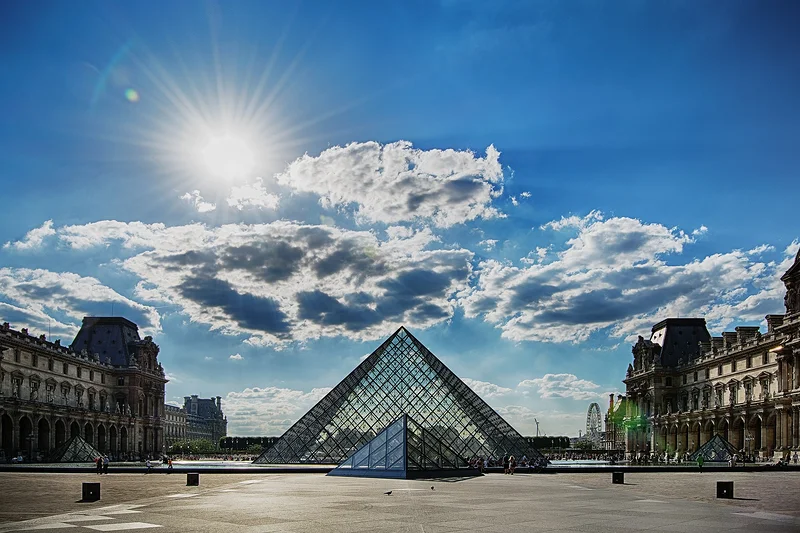 Pyramide du Louvre — Carrousel du Louvre (France)