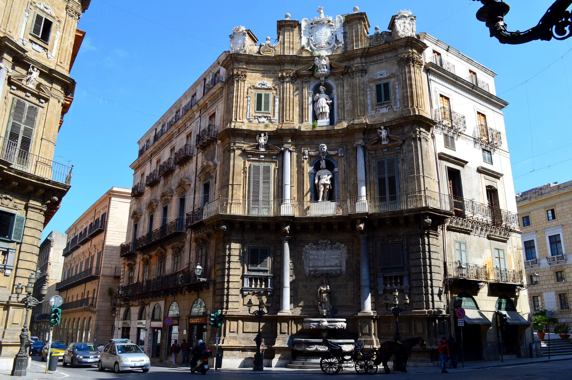 Quattro Canti Quattro Canti — Quattro Canti (Italie)