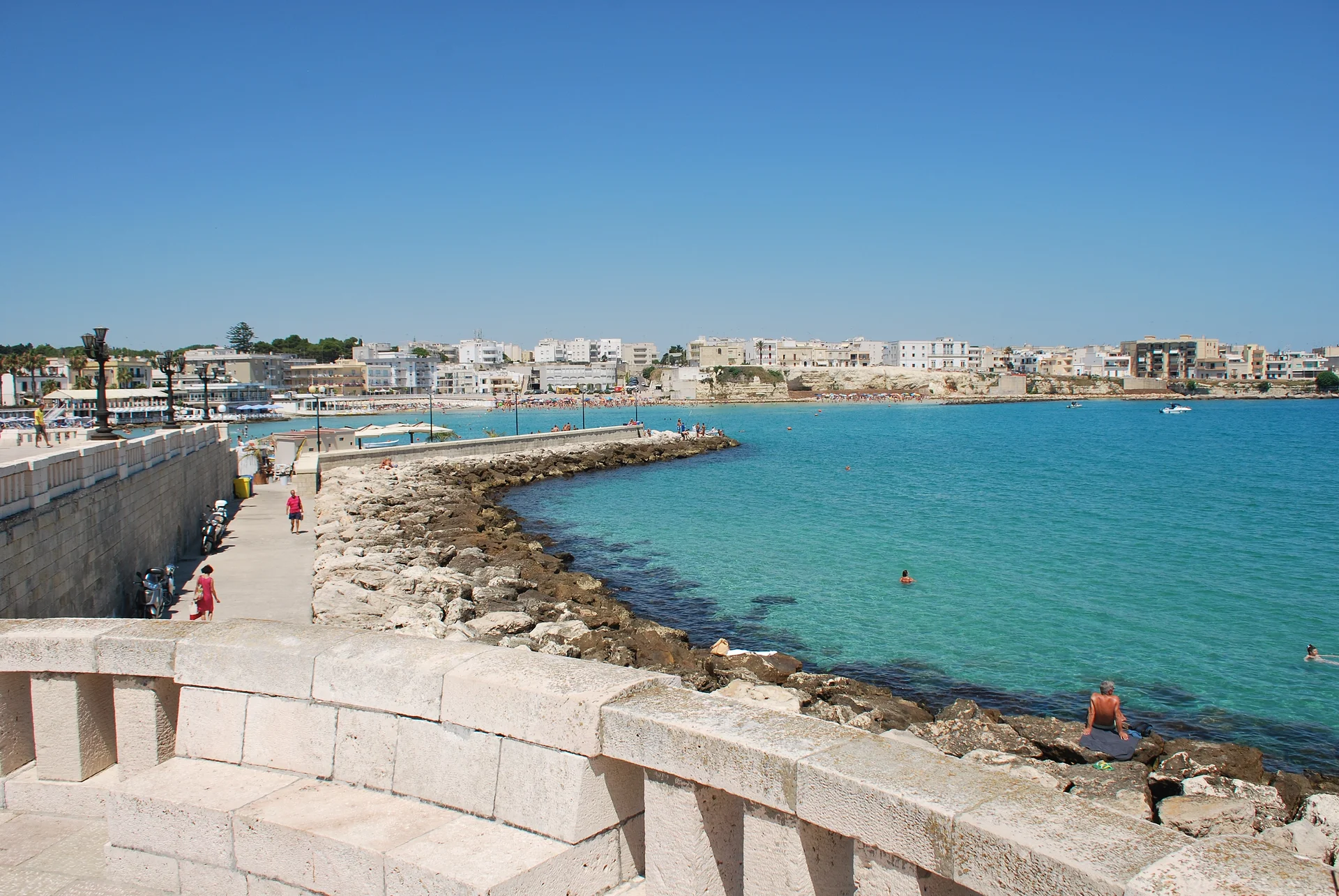 Front de mer d'Otranto Front de mer d'Otranto — Front de mer d'Otranto (Italie)