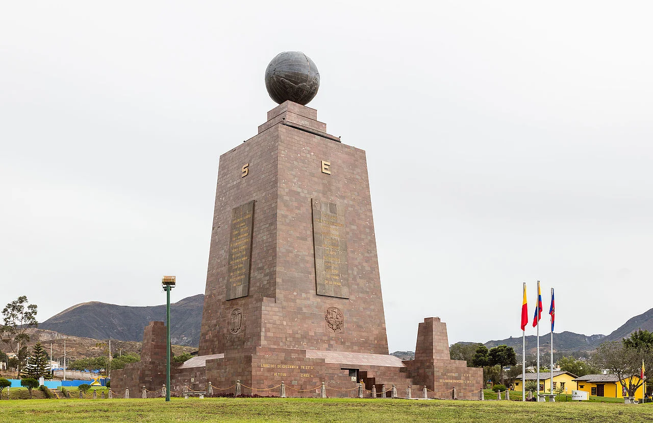 Mitad del Mundo Mitad del Mundo — Monument Mitad del Mundo (Équateur)