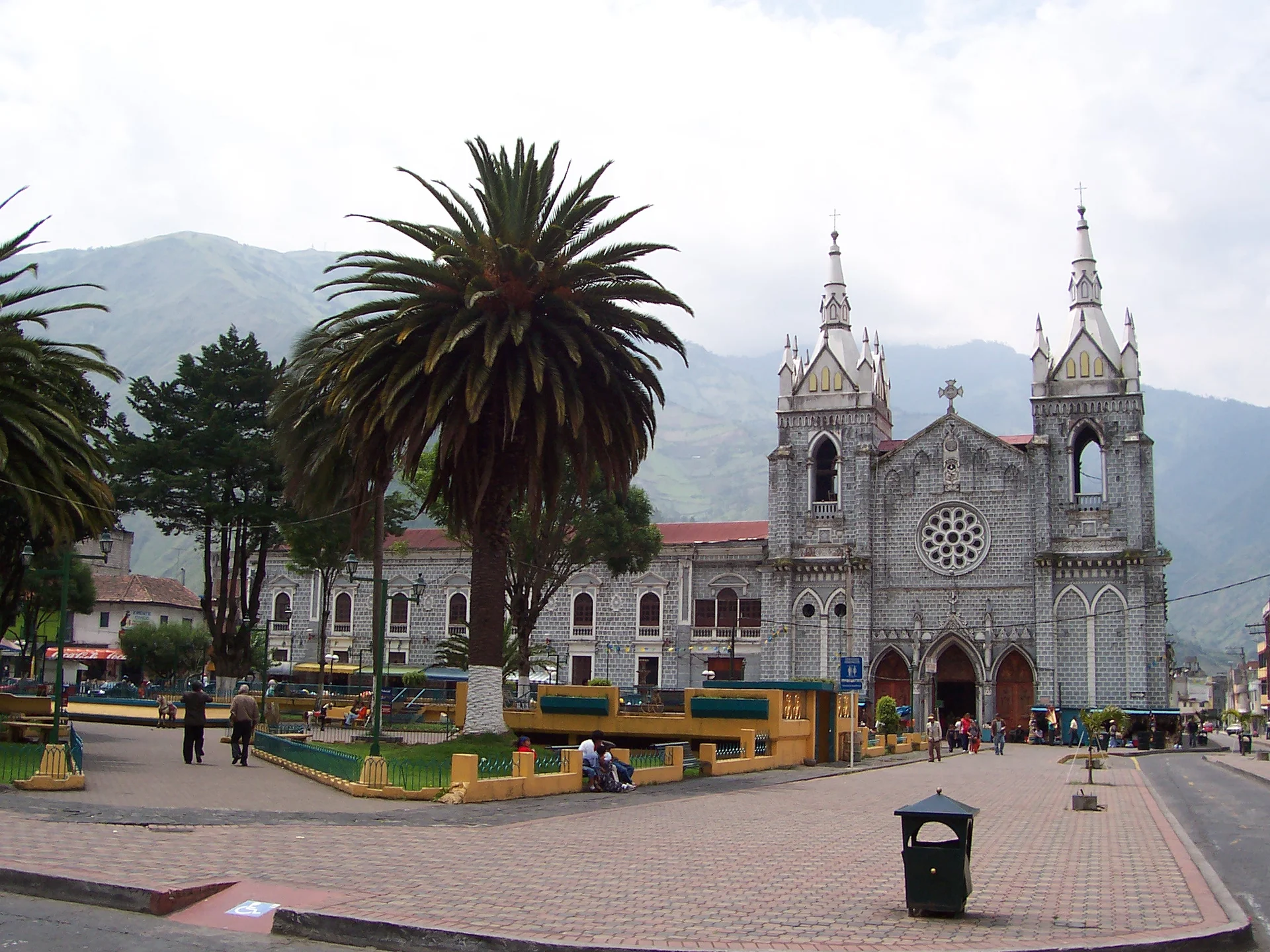 Basilique Agua Santa à Baños Basilique Agua Santa à Baños — Église Agua Santa (Équateur)